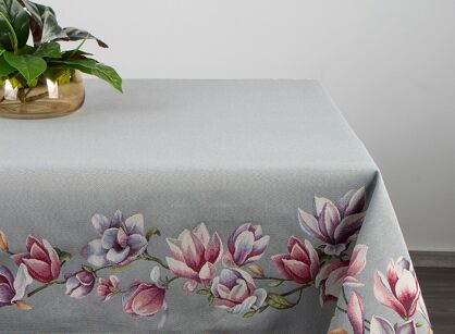 Obrus gobelinowy 140x180 1214 popielaty z wzorem różowych kwiatów magnolii