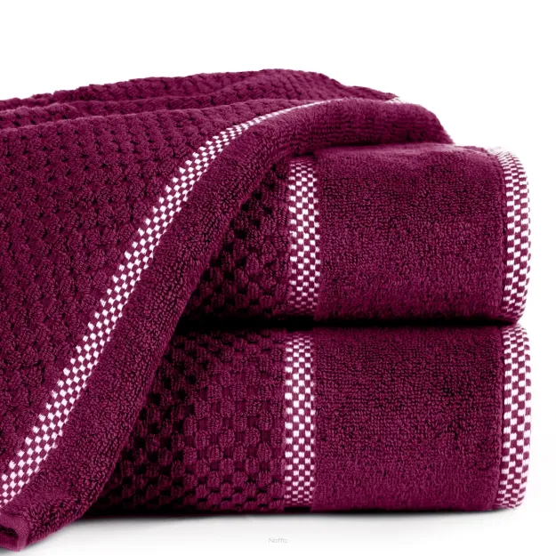 Ręcznik bawełniany 70x140 CALEB amarantowy o delikatnym wzorze krateczki i kontrastową bordiurą