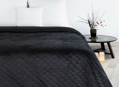 Narzuta welwetowa 170x210 LUIZ 5 czarna pikowana w subtelny geometryczny wzór z kolekcji Design 91