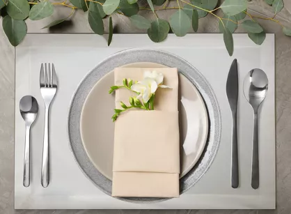 Serwetka welwetowa 30x40 MELINDA biała wykończona mankietem 4 szt.