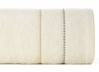 Ręcznik 70x140 SUZI kremowy z kontrastującą stebnowaną bordiurą w delikatne paseczki 500 g/m2