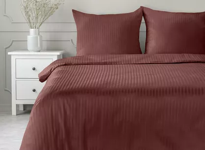 Pościel satynowa 220x200 VERA jednokolorowa gładka burgundowa w prążki