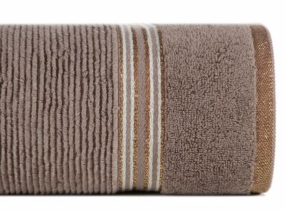 Ręcznik 70x140 FILON jasny brąz zdobiony bordiurą w prążki z połyskującą srebrną nicią