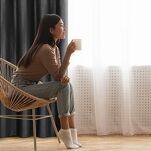 Zasłona na taśmie 140x270 AGGIE jednokolorowa czarna z dodatkiem lureksu błyszcząca - 9