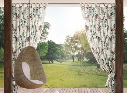 Zasłona na taras 155x260 GARDEN 2 na szelkach zapinanymi na rzepy biała z stalowym wzorem kwiatowym wodoodporna