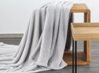 Koc 170x210 LORI srebrny puszysty jednokolorowy z kolekcji Design 91