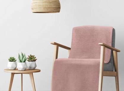 Koc na fotel bawełniany 70x160 AMBER pudrowy o strukturze wafla Design 91