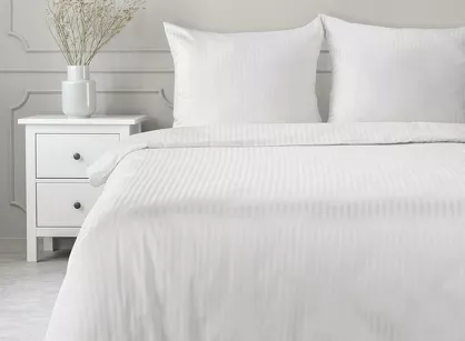 Pościel satynowa 160x200 VERA jednokolorowa gładka biała w prążki
