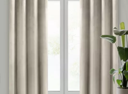 Zasłona gotowa na przelotkach 140x250 MELANIE welwetowa beżowa o aksamitnej strukturze