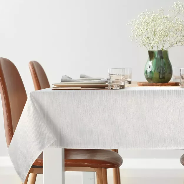 Obrus 140x220 ALISA biały zdobiony złotą nicią