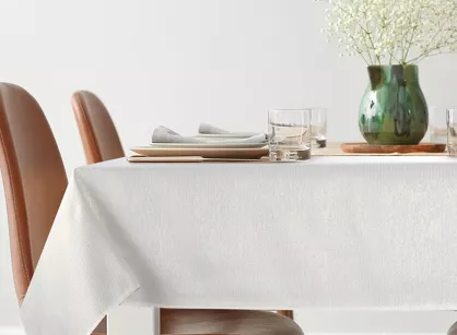 Obrus 140x220 ALISA biały zdobiony złotą nicią