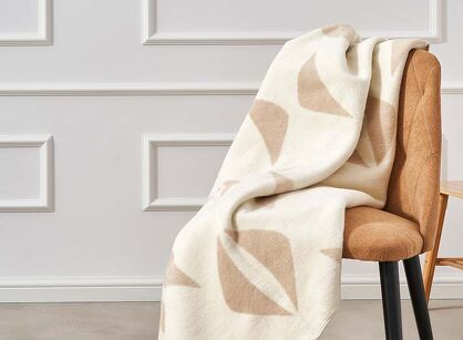 Koc bawełniany 150x200 2139-3 beżowy rogaliki wykończony szydełkiem