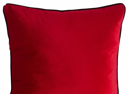 Poszewka welwetowa 60x60 GAJA 2 jednokolorowa czerwona obszyta lamówką