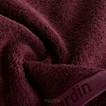 Ręcznik 30x50 EVI Pierre Cardin burgund zdobiony bordiurą w kolorze ręcznika z logo marki 430 g/m2 - 2