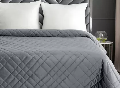 Narzuta welwetowa 200x220 RIA 6 stalowa przeszywana grubą nicią zdobiona wzorem geometrycznym