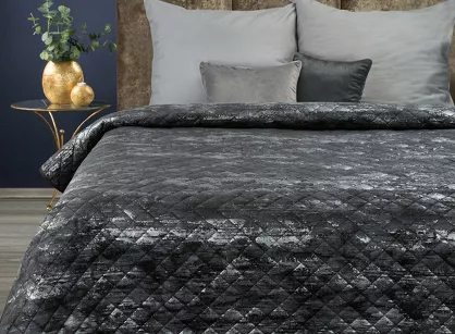 Narzuta welwetowa 170x210 BLINK 3 czarna pikowana ze srebrnym przecieranym wzorem