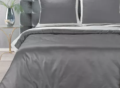 Pościel satyna bawełniana 160x200 LAURA stalowa zdobiona ozdobną białą kantą z kolekcji Nova Style