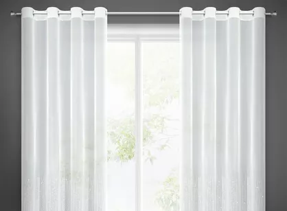 Firana na przelotkach 140x250 SOLEI biała z lekko połyskującej tkaniny zdobionej cekinami