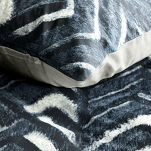 Pościel satynowa 160x200 SPRING 61 ciemny granat z wzorem geometrycznym z kolekcji Classic - 2