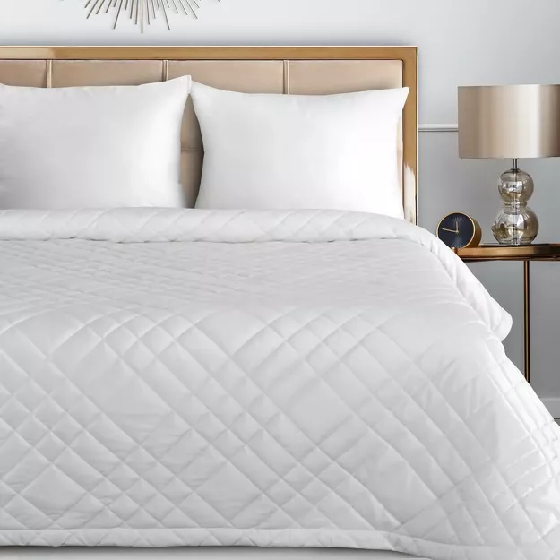 Narzuta welwetowa 200x220 RIA 6 biała przeszywana grubą nicią zdobiona wzorem geometrycznym