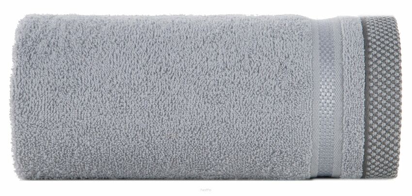 Ręcznik 70x140 ABBIE srebrny z żakardową błyszczącą bordiurą w pasy z delikatną krateczką 500 g/m2