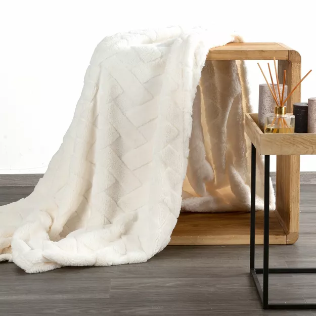Koc 170x210 CARO kremowy puszysty typu flano z wytłaczanym wzorem Design 91