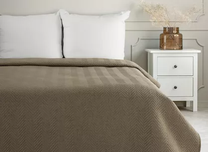 Narzuta jednokolorowa 170x210 LEN 3 ciemny beż pikowana w gęstą jodełkę imitująca len