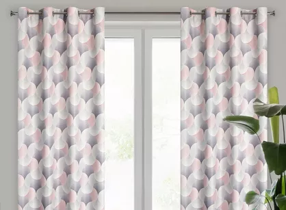 Zasłona na przelotkach 140x250 ASETA zaciemniająca srebrna z geometrycznym różowym wzorem