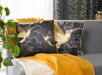 Poszewka welwetowa 45x45 VELVET 135 czarna z designerskim złotym wzorem botanicznym obszyta lamówką - 3