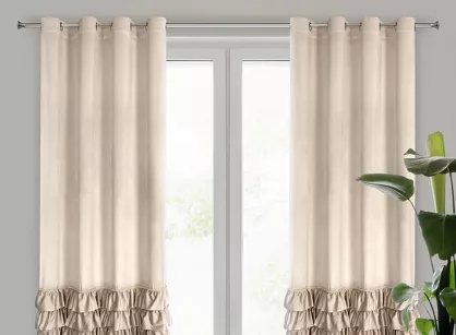 Zasłona na przelotkach 140x250 CARLI welwetowa beżowa jednokolorowa zdobiona w dolnej części falbanami z paskiem cyrkonii