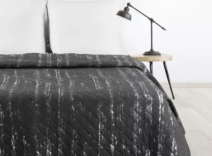 Narzuta z mikrofibry 220x240 BLINK 1 grafitowa pikowana ze srebrnym przecieranym wzorem Design 91