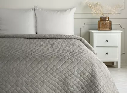 Narzuta welwetowa 170x210 BLINK 3 beżowa pikowana ze srebrnym przecieranym wzorem