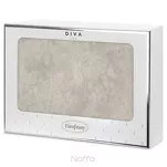 Obrus fi 150 INES 6 jasny srebrny w subtelne różyczki ze srebrną nicią z kolecji Diva Line - 6