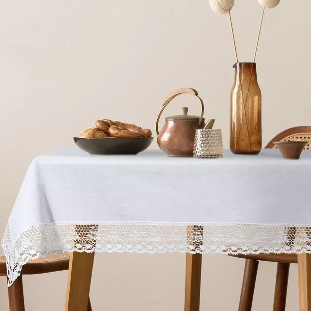 Obrus 140x260 NATALY biały zdobiony koronką