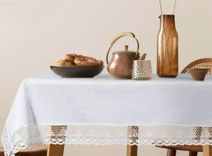 Obrus 140x260 NATALY biały zdobiony koronką