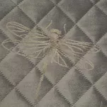 Narzuta welwetowa 170x210 LORI srebrna pikowana z motywem ważki - 2