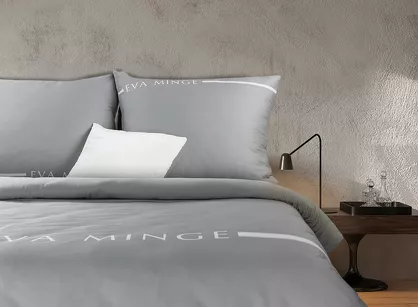 Pościel z makosatyny 160x200 SILK 6 Eva Minge popielata z napisami