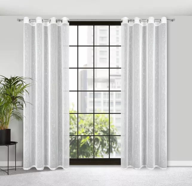 Firana na przelotkach 140x250 KELLY biała o strukturze delikatnego deszczyku z błyszczącą srebrną nicią