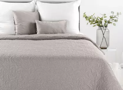 Narzuta jednokolorowa 200x220 LEN 4 popielata pikowana w ornamentowy wzór imitująca len