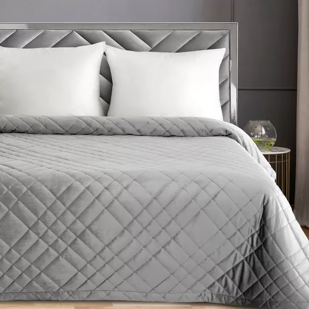 Narzuta welwetowa 200x220 RIA 6 srebrna przeszywana grubą nicią zdobiona wzorem geometrycznym