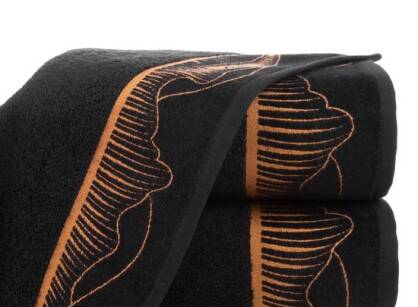 Ręcznik bawełniany 70x140 PEONIA 1 czarny z welwetową bordiurą z motywem płatków peonii Limited Collection