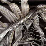 Zasłona na taśmie 140x270 RODOS welwetowa czarna ze srebrnym nadrukiem beżowych egzotycznych liści Design 91 - 10