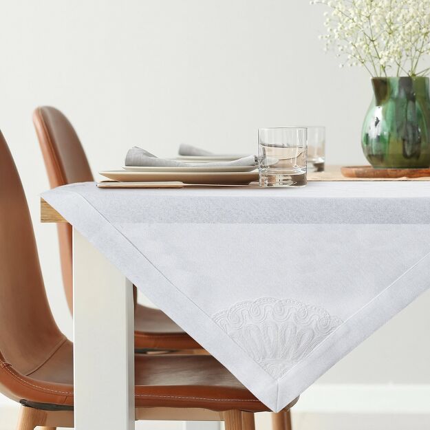 Nakładka 85x85 ELEN złamana biel z ozdobną kantą i wyhaftowaną koronką na brzegu z kolekcji Premium