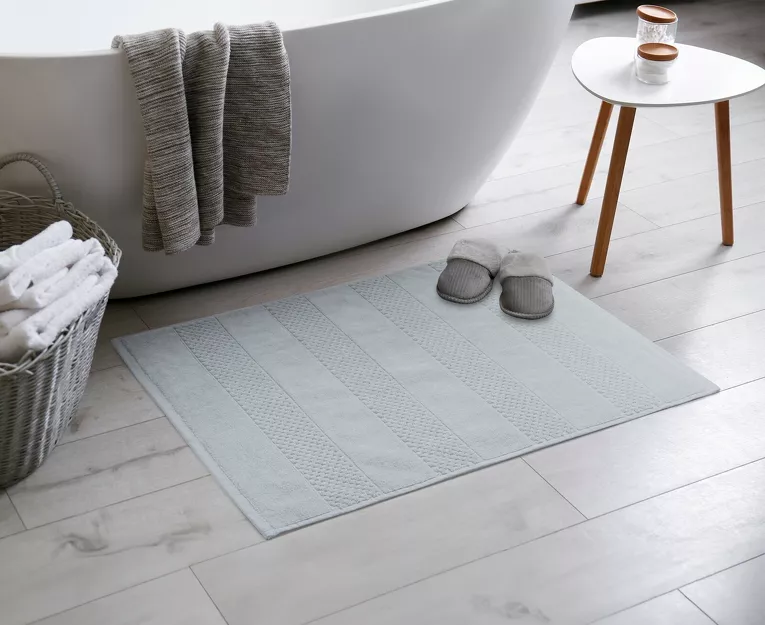 Dywanik bawełniany 60x90 JESSI srebrny w pasy z delikatnym tłoczeniem