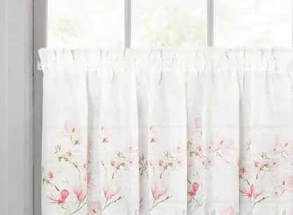 Zazdrostka gotowa w tunelu 150x60 AMELIA biała z etaminy z wzorem różowych kwiatów magnolii i bawełnianą koronką