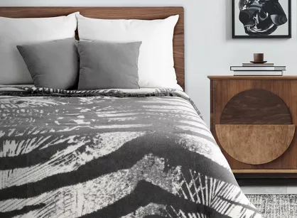 Koc bawełniany 220x240 AKRYL 2 Eva Minge stalowy biały dwustronny z frędzlami