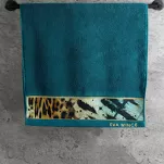 Ręcznik 50x90 EVA 15 Eva Minge ciemny turkus zdobiony bordiurą z designerskim wzorem w motyle z kolekcji Premium - 2