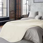 Koc akrylowy 220x240 CLARA 1 Pierre Cardin kremowy jednokolorowy z wyhaftowanym logo - 2