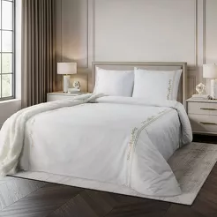 Pościel z makosatyny 220x200 REINA 53 biała subtelny beżowy haft Reina Line