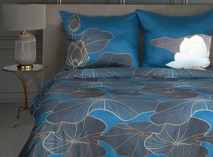 Pościel z makosatyny 160x200 LOTOS 2 granatowa z motywem liści i kwiatów lotosu Limited Collection